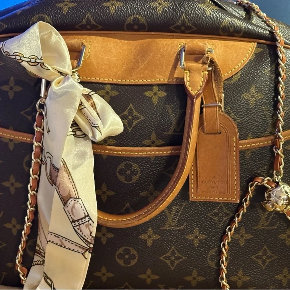 Louis Vuitton Monogram Evasion Travel Bag in Excellent Preloved Condition